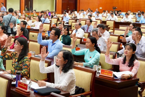 Sẽ thông tin đề án phát triển hệ thống đường sắt đô thị tại kỳ họp HĐND TP.HCM - Ảnh 1. Các đại biểu tham dự kỳ họp HĐND lần thứ 16 vừa qua - Ảnh: HỮU HẠNH