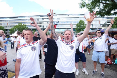 Euro 2024 ngày cuối: Lễ bế mạc ngắn gọn, mở màn đại tiệc- Ảnh 22. Người hâm mộ