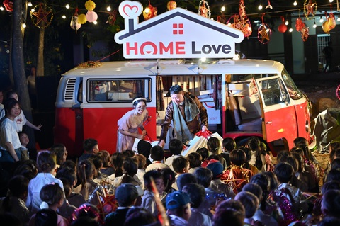 Home Credit Việt Nam công bố Báo cáo phát triển bền vững 2023- Ảnh 1. Home Love là chương trình xã hội nổi bật vì cộng đồng vừa được Home Credit Việt Nam tổ chức - Ảnh: CTV