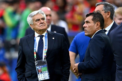 Euro 2024 ngày cuối: Lễ bế mạc ngắn gọn, mở màn đại tiệc- Ảnh 18. Chủ tịch RFEF Pedro Rocha (trái) xuất hiện trong chiến thắng của Tây Ban Nha trước Georgia tại vòng 16 đội - Ảnh: GETTY