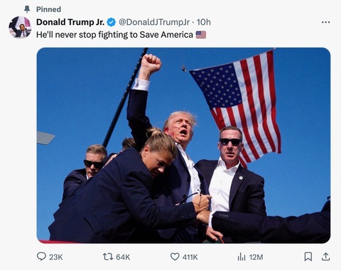 Những khoảnh khắc 'rất Trump' trong vụ ám sát bất thành- Ảnh 1. Tài khoản Donald Trump Jr trên mạng xã hội X đăng tải hình ảnh ông Trump giơ cao nắm đấm sau khi bị bắn với tweet:
