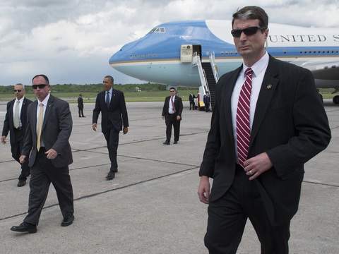 Cựu tổng thống Mỹ Barack Obama và đoàn Mật vụ hộ tống - Ảnh: INDEPENDENT Cựu tổng thống Mỹ Barack Obama và đoàn mật vụ hộ tống - Ảnh: INDEPENDENT