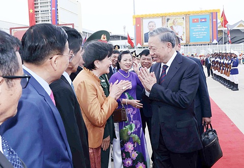 Chủ tịch nước kết thúc chuyến thăm Lào và Campuchia: Thắt chặt tình thân với láng giềng gần gũi- Ảnh 1. Lễ tiễn Chủ tịch nước Tô Lâm tại sân bay quốc tế Phnom Penh, kết thúc tốt đẹp chuyến thăm cấp nhà nước tới Vương quốc Campuchia - Ảnh: TTXVN