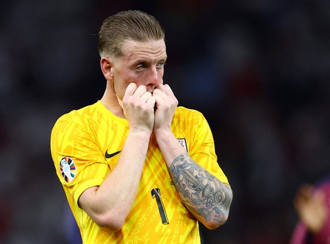 Cầu thủ tuyển Anh bật khóc, đổ gục xuống sân sau thất bại chung kết Euro 2024- Ảnh 3. Thủ môn Jordan Pickford cố gắng kìm nén giọt nước mắt - Ảnh: REUTERS