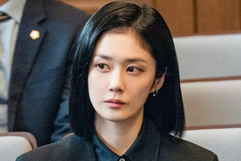 Jang Nara làm luật sư chuyên giải quyết ly hôn trong Good Partner- Ảnh 3. Jang Nara mang đến sức hút cho nhân vật Cha Eun Kyung - Ảnh: Soompi