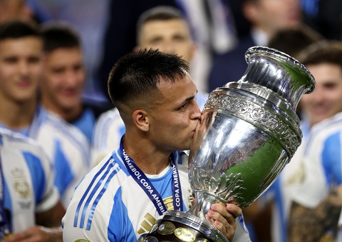 Tuyển Argentina xúc động mừng ngôi vô địch Copa America 2024- Ảnh 3. Lautaro Martínez - người ghi bàn thắng duy nhất giúp Argentina đánh bại Colombia ở chung kết - Ảnh: REUTERS
