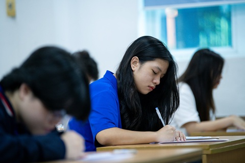 Đón xem điểm thi tốt nghiệp THPT trên Tuổi Trẻ Online từ 8h sáng 17-7- Ảnh 1. Thí sinh dự thi tốt nghiệp THPT 2024 vừa qua - Ảnh: NAM TRẦN