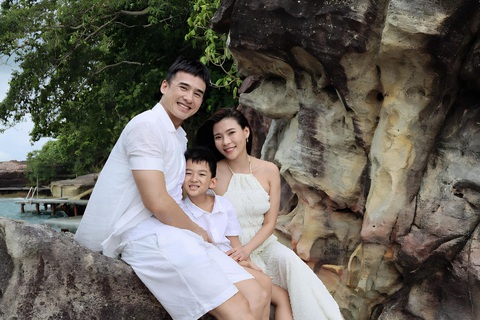Thúy Diễm: Mẹ kế trong Con Cám là vai diễn ác nhất mà tôi từng đóng!- Ảnh 6. Gia đình hạnh phúc của Thúy Diễm.