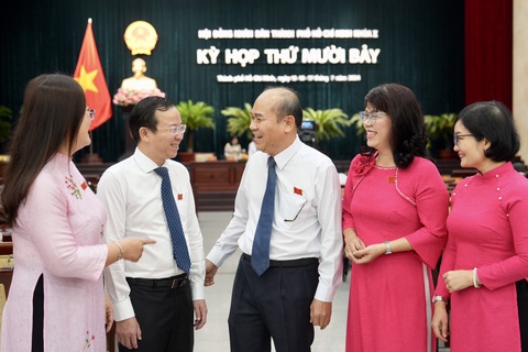 Khai mạc kỳ họp HĐND TP.HCM: Tập trung thảo luận 'thúc' kinh tế - xã hội những tháng cuối năm- Ảnh 5. Các đại biểu tham dự kỳ họp - Ảnh: HỮU HẠNH