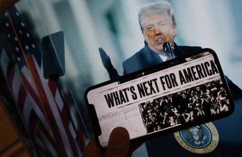 Sau khi bị ám sát hụt, tài sản ông Trump tăng thêm 1,8 tỉ USD- Ảnh 1. Cựu tổng thống Mỹ Donald Trump lập ra mạng xã hội Truth Social sau khi bị cấm dùng Twitter (nay là X) vào năm 2022 - Ảnh minh họa: AFP