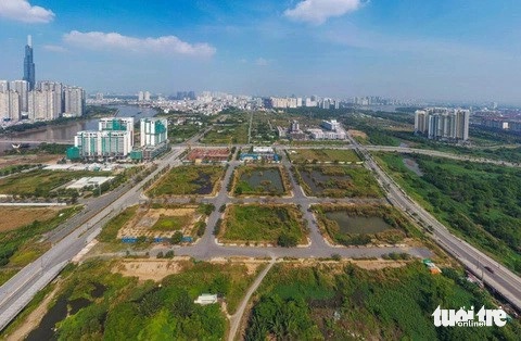 TP.HCM sẽ tiếp tục bán đấu giá các lô đất ở khu đô thị mới Thủ Thiêm- Ảnh 1. Nhiều lô đất dự án ở khu đô thị mới Thủ Thiêm sẽ được TP.HCM tiếp tục bán đấu giá - Ảnh: QUANG ĐỊNH