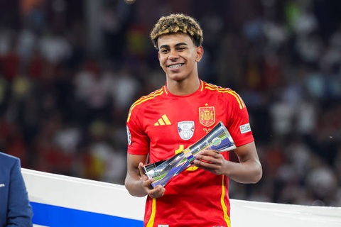 Lamine Yamal giành danh hiệu cầu thủ trẻ xuất sắc nhất Euro 2024- Ảnh 1. Lamine Yamal đoạt danh hiệu cầu thủ xuất sắc nhất Euro 2024 - Ảnh: GETTY