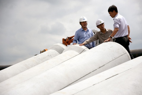 Hoàn thành 95% tuyến ống cấp nước cho sân bay Long Thành- Ảnh 2. Trong giai đoạn 1, mỗi ngày dự án có thể cung cấp 10.000m3 nước sạch cho sân bay Long Thành và tối đa 36.000m3 trong giai đoạn tiếp theo - Ảnh: A LỘC