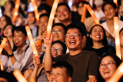 Một mùa FWD Music Fest bùng nổ- Ảnh 6. Những cảm xúc hứng khởi của khán giả tại FWD Music Fest 2024 là minh chứng cho sự thành công của Bảo hiểm nhân thọ FWD - đơn vị tổ chức sự kiện.