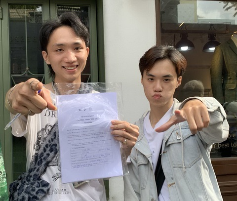 Hai bạn Lê Văn Công (trái) và Nhật Tân tham gia buổi casting đầu tiên Rap Việt 2024 - Ảnh: THÙY LINH Hai bạn Lê Văn Công (trái) và Nhật Tân tham gia buổi casting đầu tiên Rap Việt 2024 - Ảnh: THÙY LINH