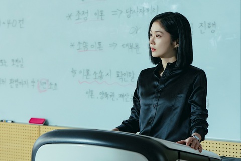 Jang Nara làm luật sư chuyên giải quyết ly hôn trong Good Partner- Ảnh 2. Jang Nara trở thành luật sư giải quyết ly hôn xinh đẹp, quyền lực - Ảnh: Soompi