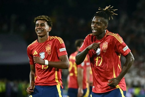 Cựu danh thủ Lê Công Vinh: Tây Ban Nha xứng đáng vô địch Euro 2024- Ảnh 3. Đôi cánh xuất sắc Yamal (trái) và Williams (phải) của Tây Ban Nha - Ảnh: AP