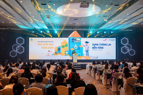 Dinh dưỡng tối ưu đầu đời giúp trẻ phát triển trí não, tiêu hóa và miễn dịch- Ảnh 1. Việc chăm sóc sức khỏe của phụ nữ mang thai và trẻ em để mang đến cho các thế hệ tương lai một khởi đầu toàn diện nhất luôn nhận được sự quan tâm lớn của các chuyên gia và nhân viên y tế.
