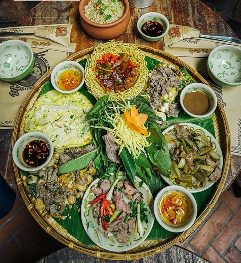TP.HCM là một trong những nơi chốn cứu tinh của nhân loại bằng ẩm thực đường phố?- Ảnh 4. Bếp Mẹ Ỉn - Ảnh: FBNH