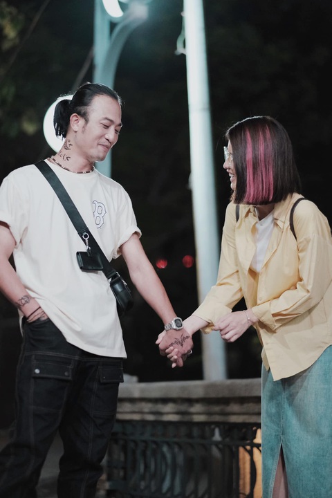 Doãn Quốc Đam muốn đóng vai LGBT- Ảnh 2. Trong phim Mình yêu nhau bình yên thôi, Doãn Quốc Đam (trái) hóa thân vào vai Lâm thợ xăm, có mối tình lãng mạn với Ngọc (Trình Mỹ Duyên đóng) - Ảnh: FBNV