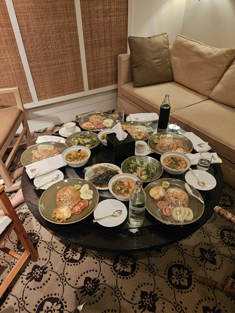Bữa cơm nhóm khách đặt của dịch vụ phòng khách sạn nhưng chưa được dùng - Ảnh: MATICHON Bữa cơm nhóm khách đặt của dịch vụ phòng khách sạn nhưng chưa được dùng - Ảnh: MATICHON