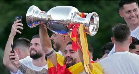 Hình ảnh biển người ở Madrid chào đón tuyển Tây Ban Nha diễu hành- Ảnh 16. Ảnh: Getty