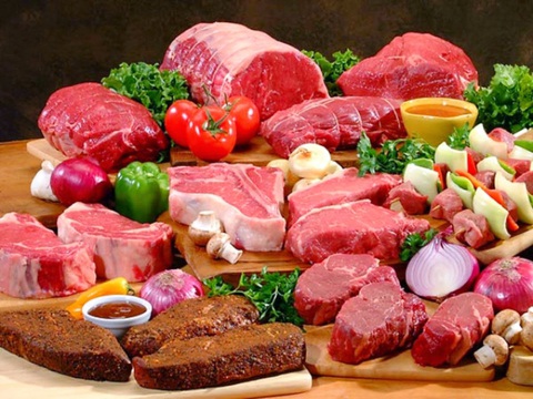 Tại sao ung thư đại trực tràng tăng nhanh trong giới trẻ?- Ảnh 3. Người bệnh ung thư không nên ăn quá nhiều thịt đỏ - Ảnh: BVCC