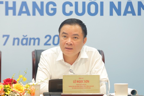 Petrovietnam hoàn thành vượt mức kế hoạch 6 tháng đầu năm- Ảnh 3. Tổng giám đốc Lê Ngọc Sơn điều hành phần giao ban kết quả sản xuất kinh doanh 6 tháng, triển khai nhiệm vụ 6 tháng cuối năm