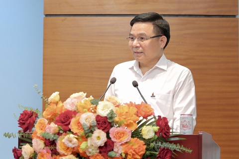 Petrovietnam hoàn thành vượt mức kế hoạch 6 tháng đầu năm- Ảnh 4. Ông Lê Mạnh Hùng, bí thư Đảng ủy, chủ tịch HĐTV Petrovietnam, phát biểu tại hội nghị