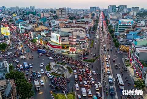 Cấp tập làm hầm chui Trần Quốc Hoàn, dỡ cầu tạm trong tháng 7- Ảnh 12. Mục tiêu của dự án giúp cửa ngõ sân bay Tân Sơn Nhất giảm tình trạng ùn tắc giao thông. Đồng thời kết nối với nhà ga T3 - Ảnh: CHÂU TUẤN