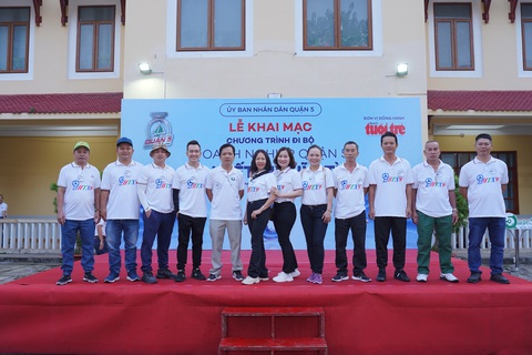 Chương trình đi bộ vinh danh doanh nghiệp của quận 5 tăng gấp đôi về quy mô- Ảnh 1. Chương trình đi bộ vinh danh doanh nghiệp của UBND quận 5 tổ chức và báo Tuổi Trẻ đồng hành đã gặt hái nhiều thành công - Ảnh: BTC