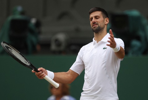 Djokovic và quy luật nghiệt ngã của thời gian- Ảnh 1. Djokovic không thể vượt qua quy luật thời gian - Ảnh: Reuters