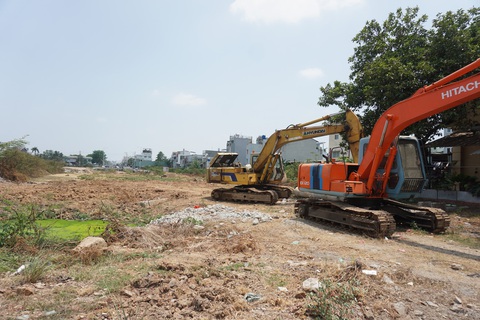 Tập đoàn Anh Vinh nêu lý do thi công chậm trễ các dự án: Một phần vì... mất thiết bị- Ảnh 1. Đoạn đường thuộc dự án đường Nguyễn Ảnh Thủ nối dài do Tập đoàn Anh Vinh thi công - Ảnh: ĐỨC PHÚ