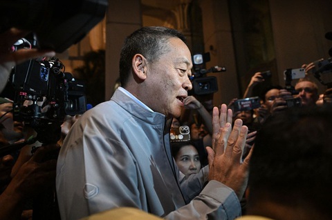 hủ tướng Thái Lan Srettha Thavisin trả lời báo chí tại hiện trường vụ việc - Ảnh: AFP Thủ tướng Thái Lan Srettha Thavisin trả lời báo chí tại hiện trường vụ việc - Ảnh: AFP
