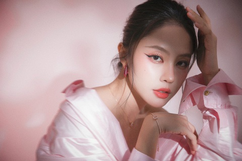 'Đả nữ' Rima Thanh Vy hóa nàng Tấm trong Con Cám- Ảnh 1. Với khả năng diễn xuất linh hoạt và nét đẹp trong sáng ở độ tuổi rực rỡ nhất, Rima Thanh Vy được kỳ vọng sẽ mang đến một nàng Tấm khác biệt nhất từ xưa đến nay.