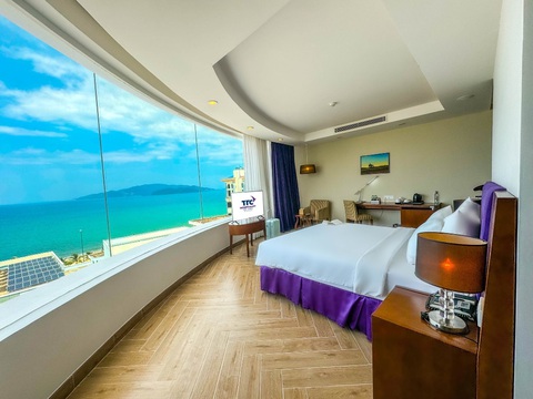 Chào đón mùa hè, TTC Hospitality tung hàng loạt ưu đãi- Ảnh 5. Tận hưởng khung cảnh biển Trần Phú đẹp như tranh ngay tại phòng TTC Hotel - Michelia