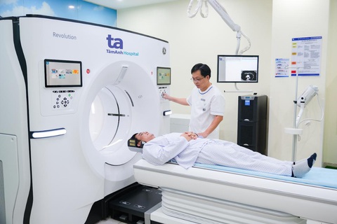 TP.HCM công bố xếp hạng chất lượng bệnh viện- Ảnh 4. Hệ thống chụp CT 1975 lát cắt tích hợp trí tuệ nhân tạo phiên bản mới nhất vừa được Bệnh viện Đa khoa Tâm Anh TP.HCM đưa vào sử dụng - Ảnh: BVCC