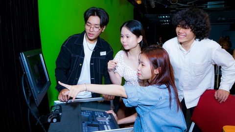 Sinh viên Trường đại học Hoa Sen, trong giờ học thực hành tại studio của trường - Ảnh: T.H. Sinh viên Trường đại học Hoa Sen trong giờ học thực hành - Ảnh: T.H.
