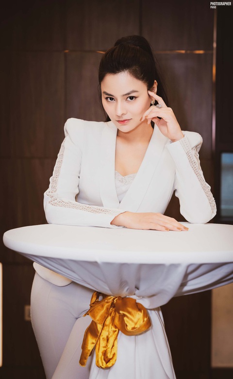 Vũ Thu Phương không muốn bị đào thải, hé lộ dự án khủng- Ảnh 3. Vũ Thu Phương hé lộ ý định phát triển tơ lụa của Nam Định trên các sản phẩm thời trang của cô