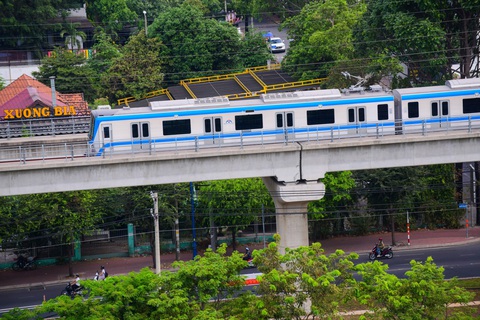 TP.HCM, Đồng Nai, Bình Dương nghiên cứu đầu tư nối dài metro số 1- Ảnh 1. Metro số 1 TP.HCM dài 19,7km có điểm đầu từ ga trung tâm Bến Thành (quận 1), điểm cuối tại depot Long Bình (TP Thủ Đức) - Ảnh: QUANG ĐỊNH