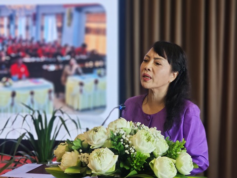 Bà Nguyễn Thị Kim Tiến chia sẻ tại hội thảo về truyền thông vận tải hiến, ghép mô tạng - Ảnh: D.LIỄU Bà Nguyễn Thị Kim Tiến chia sẻ tại hội thảo về truyền thông vận động hiến, ghép mô tạng - Ảnh: D.LIỄU