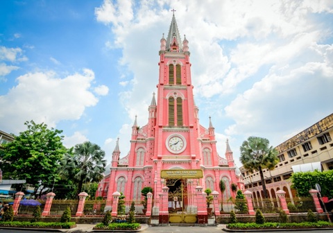 TP.HCM là một trong những nơi chốn cứu tinh của nhân loại bằng ẩm thực đường phố?- Ảnh 7. Nhà thờ Tân Định - Ảnh: Michelin