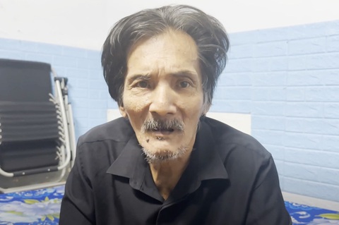 Thương Tín chia tay bạn gái kém 32 tuổi vì ‘không còn vui nữa’- Ảnh 2. Hiện Thương Tín ở nhà mẹ ruột trong căn phòng khoảng 8m2 - Ảnh: Tô Hiếu