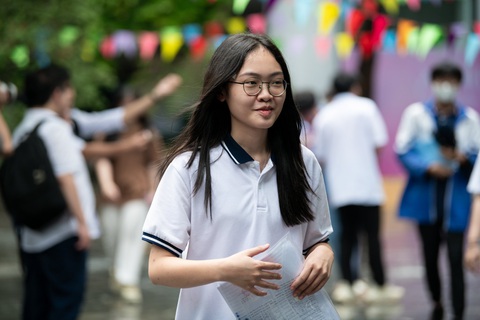 Phổ điểm các tổ hợp xét tuyển 2024- Ảnh 1. Thí sinh dự kỳ thi tốt nghiệp THPT 2024 - Ảnh: NAM TRẦN