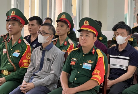 Viện kiểm sát đề nghị giảm án cho Phan Quốc Việt, Hồ Anh Sơn trong vụ án tại Học viện Quân y- Ảnh 2. Các bị cáo tại tòa phúc thẩm - Ảnh: DANH TRỌNG