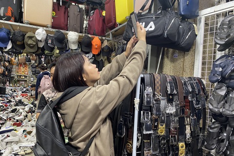 Gen Z mê sắm đồ thời trang secondhand- Ảnh 1. Mỹ Ngọc cảm thấy những bạn nào biết cách phối đồ chứng tỏ bạn đó có gu - Ảnh: QUANG HUY