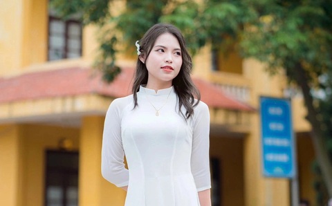 Nữ sinh đang làm công nhân thì nghe tin là thủ khoa toàn quốc khối C- Ảnh 1. Ngô Thị Hương Giang, học sinh lớp 12A9 Trường THPT Ngô Gia Tự, là một trong 19 thủ khoa toàn quốc khối C, kỳ thi tốt nghiệp THPT năm 2024 - Ảnh: NVCC