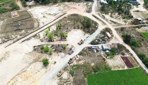 Bí thư Quảng Nam ra 'tối hậu thư' cho chủ đầu tư 3 dự án có '1.000 người vạ lây' của Bách Đạt An- Ảnh 4. Dự án Bách Đạt 1 đến nay dở dang - Ảnh: LÊ TRUNG