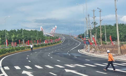 Thông cầu Bến Rừng gần 2.000 tỉ kết nối Hải Phòng - Quảng Ninh- Ảnh 1. Ngày 17-7, cầu Bến Rừng kết nối Hải Phòng với Quảng Ninh chính thức thông xe kỹ thuật sau 24 tháng xây dựng - Ảnh: T.THẮNG