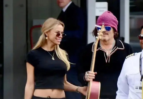 Johnny Depp hẹn hò bạn gái kém 33 tuổi- Ảnh 1. Johnny Depp và nữ người mẫu người Nga 28 tuổi Yulia Vlasova
